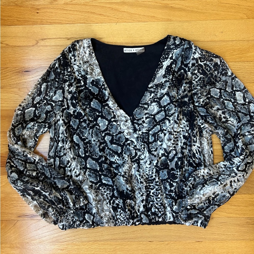 Alice + Olivia Blouse Size Small.